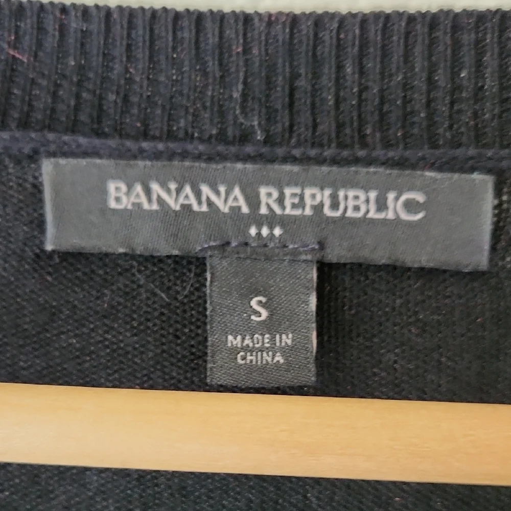 Banana Republic Black High V-neck Lightweight Sweater Long Sleeve Sz S/M Preppy
